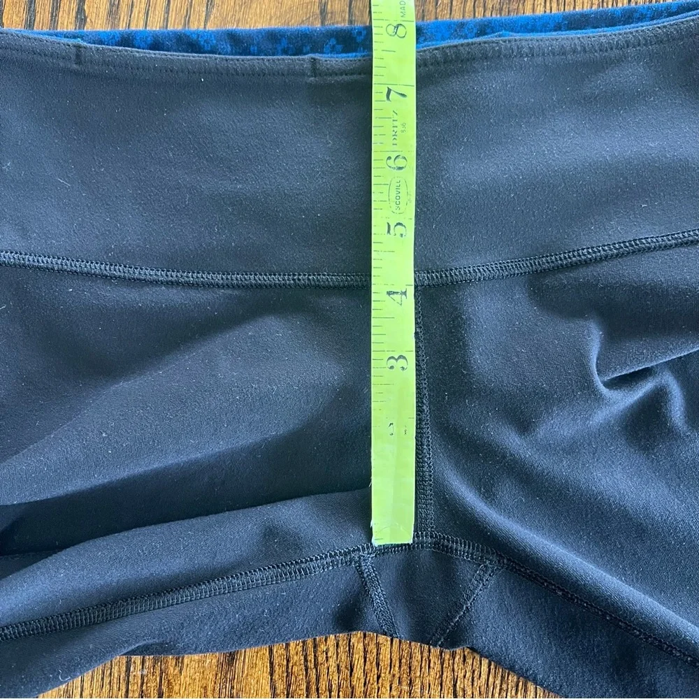 Lululemon Reversible Cropped Leggings Women’s Size 8 Gym Running Workout Active